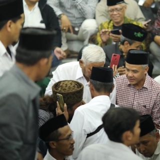 Ratusan kiai se-Jawa Tengah mendatangi rumah dinas Gubernur Ganjar Pranowo