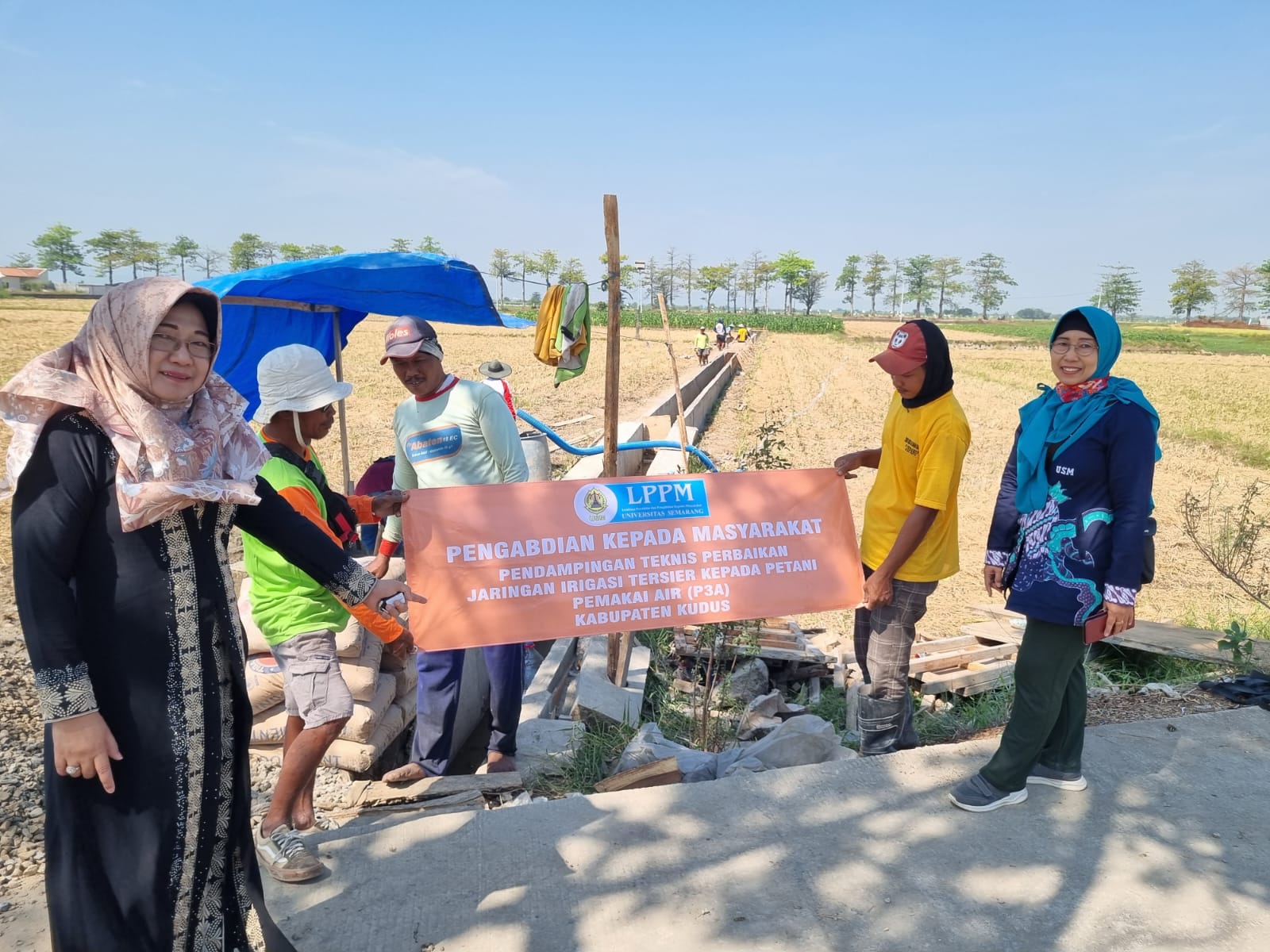 Tim PkM USM berada di Desa Jepang, Kecamatan Mejobo, Kabupaten Kudus untuk memberikan Pendampingan Teknis Perbaikan Irigasi Tersier kepada Petani Pemakai Air (P3A), pada 23 September 2023