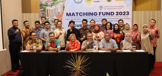 Peserta Focus Group Discussion 2 bertopik "Draft Penyusunan Peraturan Walikota (Perwal) PRH" yang digelar Universitas Semarang (USM) bersama Matching Fund 2023 berfoto bersama di Ruang Diamond III Khas Hotel Semarang, pada 26 September 2023