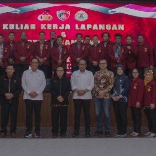 Sebanyak 50 mahasiswa Magister Hukum Universitas (USM) melaksanakan Kuliah Kerja Lapangan (KKL) di Markas Besar Kepolisian Republik Indonesia, pada 11 September 2023. Para mahasiswa diterima Direktur Tindak Pidana Umum Bareskrim Polri, Brigadir Jenderal Polisi Djuhandani Rahardjo Puro SH, di Aula Bareskrim lantai 9 Gedung Bareskrim, Jalan Trunojoyo, Jakarta Selatan.