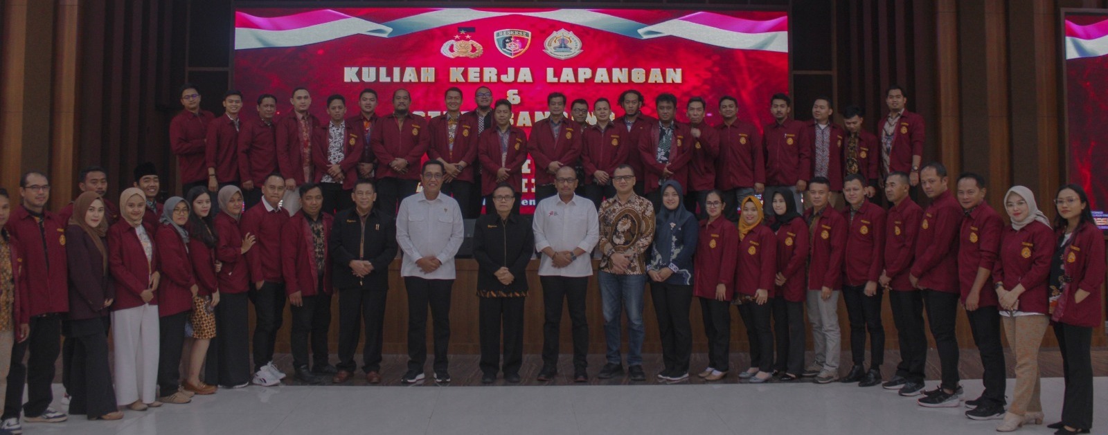 Sebanyak 50 mahasiswa Magister Hukum Universitas (USM) melaksanakan Kuliah Kerja Lapangan (KKL) di Markas Besar Kepolisian Republik Indonesia, pada 11 September 2023. Para mahasiswa diterima Direktur Tindak Pidana Umum Bareskrim Polri, Brigadir Jenderal Polisi Djuhandani Rahardjo Puro SH, di Aula Bareskrim lantai 9 Gedung Bareskrim, Jalan Trunojoyo, Jakarta Selatan.