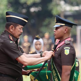 Jaksa Agung saat proses pelantikan berlangsung.