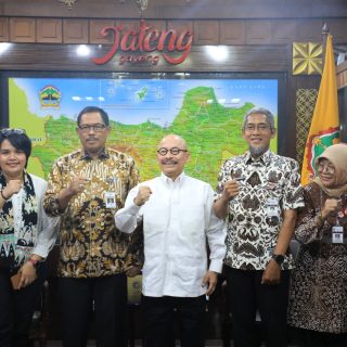 Adapun terkait tindak pidana perdagangan orang (TPPO), Pj Gubernur Jateng juga sudah memberikan arahan kepada dinas terkait dan IOJI untuk segera mengambil langkah. Di antaranya dengan memetakan persoalan dan menyiapkan aturan-aturan daerah. “Kami membantu sebagai ahli saja," imbuh Achmad Santosa.