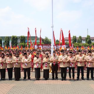 Ketua Kwarda Jateng Siti Atikoh Supriyanti Ganjar Pranowo hadir pada Apel Besar Pramuka Purbalingga memperingati Hari Pramuka ke-62 dan Pelantikan Pramuka Garuda Kwarcab Purbalingga, di Alun-alun Purbalingga, Senin (9/10/2023)