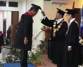 ) Bareskrim Polri, Djuhandhani Rahardjo Puro SH mengikuti Wisuda Ke-66 USM di Gedung Auditorium Ir Widjatmoko dan Auditorium Prof Muladi USM, pada 5 Oktober 2023