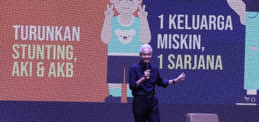 Bakal calon presiden 2024, Ganjar Pranowo memberikan kuliah umum di Universitas Kristen Maranatha Bandung, Rabu (11/10)