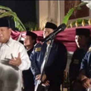 Jajaran pimpinan Solidaritas Ulama Muda Jokowi (Samawi) mendatangi kediaman Bacapres Prabowo Subianto di Kertanegara 4, Kebayoran Baru, Jakarta Selatan, Sabtu (7/10/2023) malam