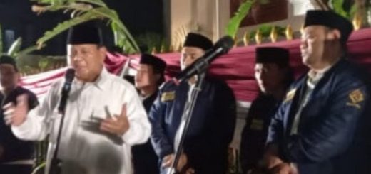 Jajaran pimpinan Solidaritas Ulama Muda Jokowi (Samawi) mendatangi kediaman Bacapres Prabowo Subianto di Kertanegara 4, Kebayoran Baru, Jakarta Selatan, Sabtu (7/10/2023) malam