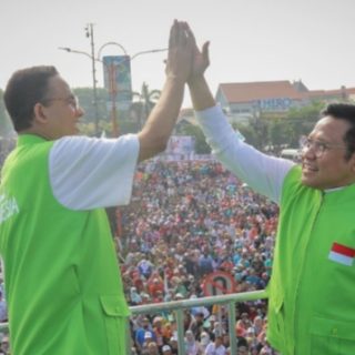 Pasangan AMIN hadir bersama warga Sidoarjo dalam acara "Mlaku bareng AMIN", Minggu (15/10/2023)