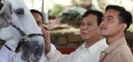 Caption: Capres Prabowo Subianto bersama Gibran Rakabuming Raka