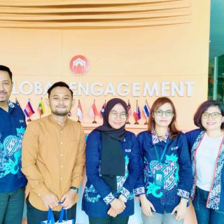 Tim International Office Universitas Semarang (IO USM) melakukan kunjungan kerja ke Global Kampong Institut Teknologi Surabaya pada 9 Oktober 2023. Kunjungan yang dipimpin Faisal Yusuf BA MM MBA itu diterima Office Manager Cahyani Satiya Pratiwi