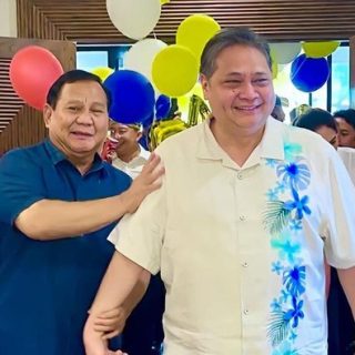 Capres 2024, Prabowo Subianto, secara mengejutkan mendatangi acara syukuran ultah keluarga Ketum Partai Golkar Airlangga Hartarto