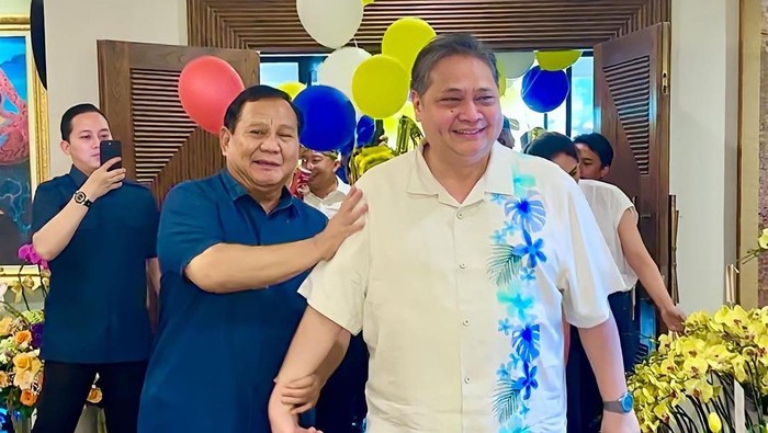Capres 2024, Prabowo Subianto, secara mengejutkan mendatangi acara syukuran ultah keluarga Ketum Partai Golkar Airlangga Hartarto