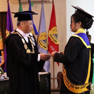 Rektor Universitas Semarang (USM), Dr Supari ST MT dalam Wisuda Ke-66 USM di Auditorium Ir Widjatmoko dan Auditorium Menara Prof Muladi USM Jl Soekarno-Hatta, Tlogosari pada 3 Oktober 2023