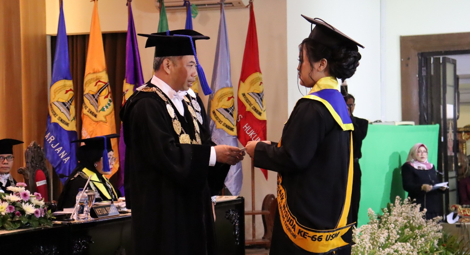 Rektor Universitas Semarang (USM), Dr Supari ST MT dalam Wisuda Ke-66 USM di Auditorium Ir Widjatmoko dan Auditorium Menara Prof Muladi USM Jl Soekarno-Hatta, Tlogosari pada 3 Oktober 2023