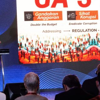 Capres PDIP, Ganjar Pranowo, menjadi narasumber pada acara tahunan US-Indonesia Investment Summit ke-11 yang diselenggarakan oleh AmCham Indonesia dan US Chamber of Commerce di Jakarta, Selasa (24/10/2023)