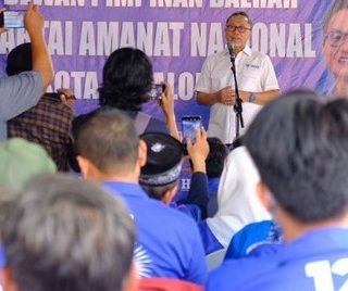 Ketua Umum Partai Amanat Nasional (PAN), Zulkifli Hasan hadir dan memberikan sambutan pada peresmian kantor Dewan Pimpinan Daerah (DPD) PAN Kota Pekalongan, Rabu (11/10)