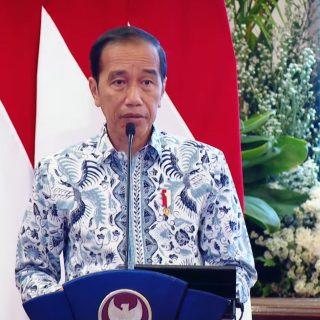 Presiden Joko Widodo memberikan arahan kepada para penjabat (pj) kepala daerah, di Istana Negara, Jakarta, Senin (30/10/2023)