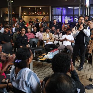 Capres nomor urut 3, Ganjar Pranowo berbicara di hadapan anak-anak muda Merauke di W Cafe Jalan Raya Mandala No 300, Merauke, Papua Selatan, Selasa (28/11/2023)