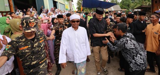 Bakal calon presiden (Bacapres) RI 2024, Ganjar Pranowo, bersilaturahmi ke Pondok Pesantren Hidayatul Fudhola' Walisongo, Musi Banyuasin, Senin (6/11/2023)