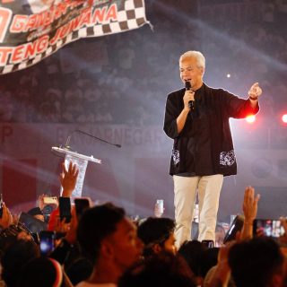 Bacapres Ganjar Pranowo memberi semangat di hadapan Tim Pemenangan Daerah Jawa Tengah di GOR Jatidiri Semarang, Sabtu (4/11/2023