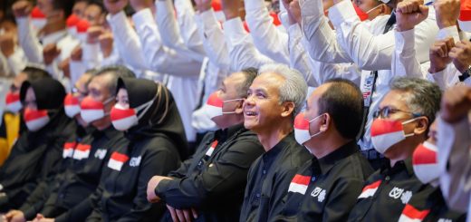 Bakal calon presiden 2024, Ganjar Pranowo, hadir untuk memberi pembekalan dan motivasi kepada sekitar 1.500 orang pekerja migran Indonesia (PMI), di eL Hotel, Jakarta Utara, Kamis (9/11/2023)