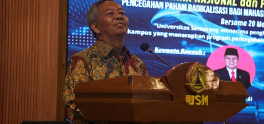 Ketua Pembina Yayasan Alumni Undip, Prof. Sudharto P Hadi MES PhD