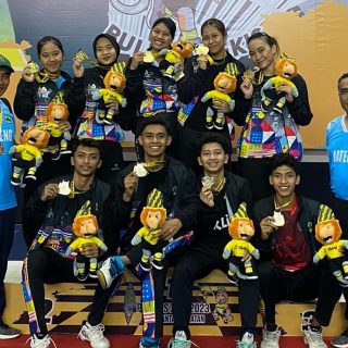 Para pemain bulu tangkis Jawa Tengah dalam Pekan Olahraga Mahasiswa Nasional (Pomnas) yang berlangsung di GOR Berkat Abadi Banjarbaru, Kalimantan Selatan pada 16 November 2023