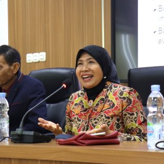 Ketua Pengurus Yayasan Alumni Undip Prof Dr Ir Hj Kesi Widjajanti SE MM