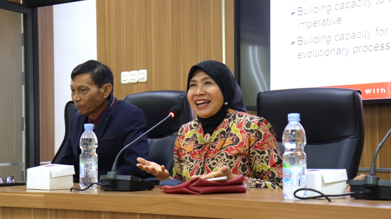 Ketua Pengurus Yayasan Alumni Undip Prof Dr Ir Hj Kesi Widjajanti SE MM