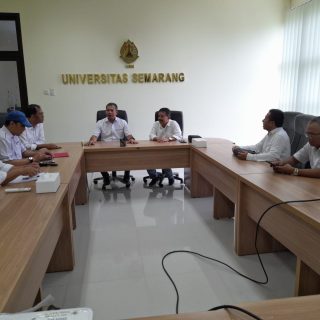 Rektor USM Dr Supari ST MT saat menerima kunjungan pengurus harian PWI Jateng dan Panitia HPN di kampus USM, Kamis 16 November 2023