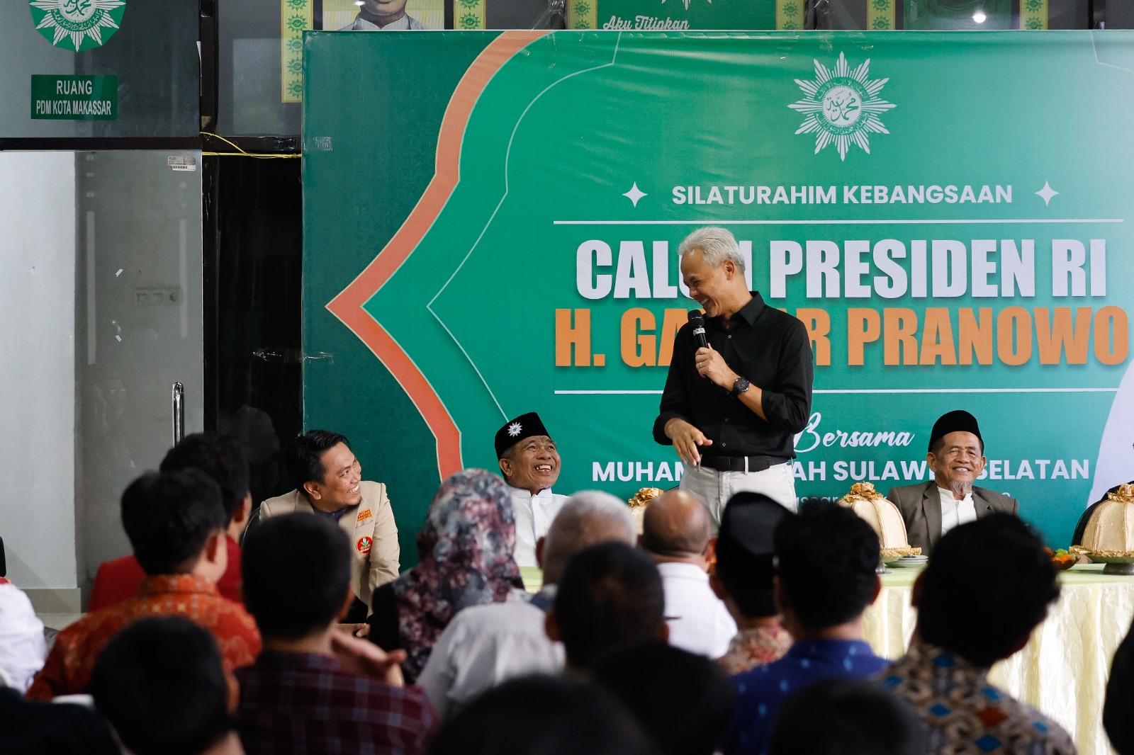 Capres Ganjar Pranowo diundang berdiskusi di kantor Pimpinan Daerah Muhammadiyah Kota Makassar, Sabtu (18/11/2023)