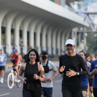 Capres 2024 nomor urut 3, Ganjar Pranowo, mengikuti car free day (CFD) Jakarta dan bertemu sederet artis muda, Minggu (19/11/2023)