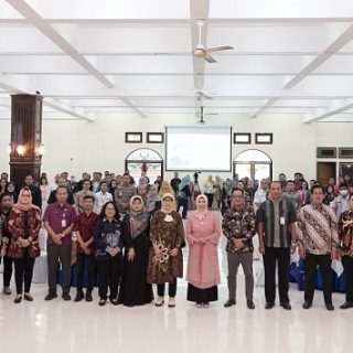 Para mitra Universitas Semarang (USM) yang terdiri atas berbagai pihak seperti pemda, instansi, media, perbankan, perhotelan, perusahaan, organisasi, dan perguruan tinggi, mengikuti Sosialisasi dan Diskusi Program Merdeka Belajar Kampus Merdeka (MBKM) Mandiri ''USM Gathering Mitra'' di Auditorium Ir Widjatmoko USM, pada 21 November 2023