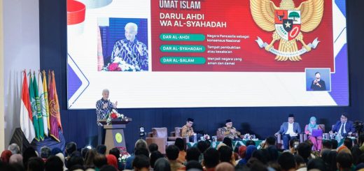 Capres 2024 Ganjar Pranowo memberi sambutan di acara dialog publik Muhammadiyah di Universitas Muhammadiyah Jakarta, Kamis (23/11/2023)