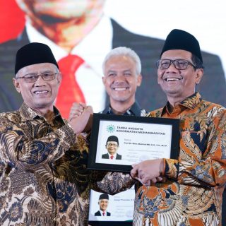 Pasangan capres cawapres 2024, Ganjar Pranowo dan Mahfud MD menghadiri dialog publik Muhammadiyah di Universitas Muhammadiyah Jakarta, Kamis (23/11/2023)