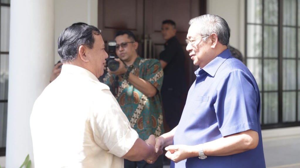 Prabowo Subianto bersama mantan presiden Susilo Bambang Yudhoyono (SBY)