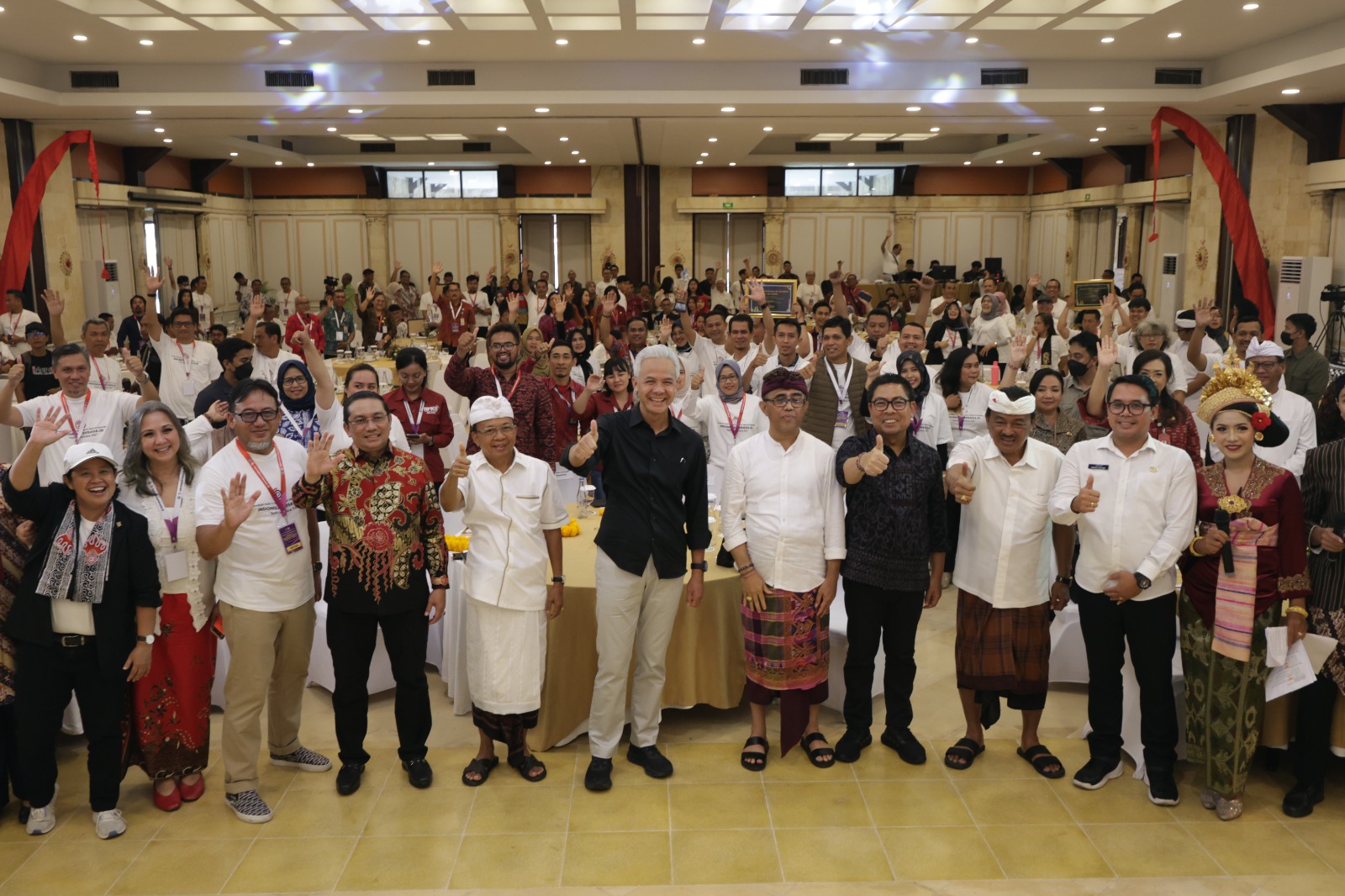 Ganjar Pranowo hadir pada Munas ke-V Indonesiapersada.id di Bali, Rabu (1/11/2023). Ganjar terpilih lagi sebagai ketua umum