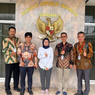 Tiga dosen USM, yaitu Kepala Satuan International Office (IO) Faisal Yusuf BA MM MBA, Ketua Program Studi Teknik Sipil Ngudi Hari Crista ST MT, dan Ketua Program Studi Pariwisata Herman Paninggiran SE MMPar berkunjung ke Kantor Konsulat Indonesia di Thailand pada 9 November 2023