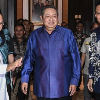 Ketua Umum Partai Demokrat Agus Harimurti Yudhoyono (AHY) dan Susilo Bambang Yudhoyono (SBY) dalam momen pertemuan dengan Capres 2024 Prabowo Subianto