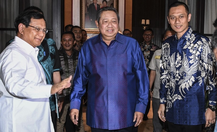Ketua Umum Partai Demokrat Agus Harimurti Yudhoyono (AHY) dan Susilo Bambang Yudhoyono (SBY) dalam momen pertemuan dengan Capres 2024 Prabowo Subianto