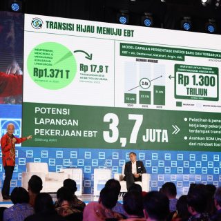 Capres nomor urut 3, Ganjar Pranowo, hadir menjadi pembicara dialog Apindo di Menara Bank Mega Jakarta, Senin (11/12/2023)