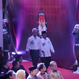 Pasangan Ganjar Pranowo-Mahfud MD pada Debat Capres 2024 di KPU, Selasa (12/12/2023)