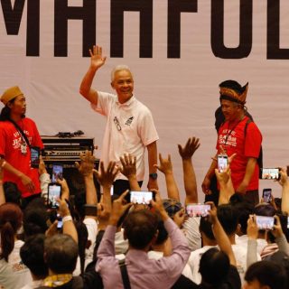 Capres nomor urut 3 Ganjar Pranowo menghadiri acara deklarasi dukungan dari Jaringan Pencak Silat Nusantara (JPSN) berkumpul di Colomadu Karanganyar, Minggu (24/12/2023)