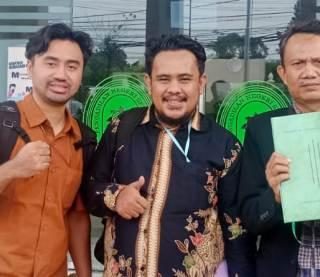 Tim Kuasa Hukum terpidana, Zardi Khaitami SH, S Hidayat SH dan Akbar RT SH