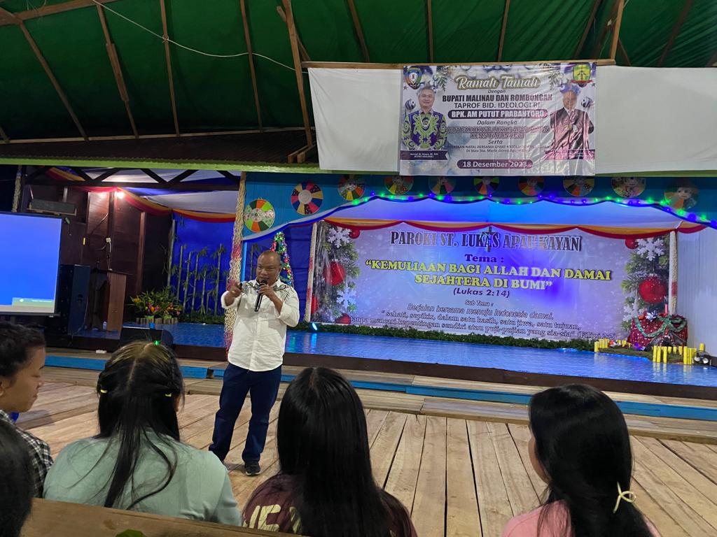 Taprof Bidang Ideologi Lemhannas RI, AM Putut Prabantoro memberikan pembekalan kepada lebih dari 500 umat Katolik Paroki Gereja St Lukas Apau Kayan, Long Ampung, di Desa Agung Baru, Kec Sungai Boh, Kab Malinau, Kaltara, Senin (18/12/2023).