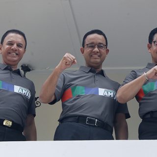 Kapten Timnas AMIN, Muhammad Syaugi Alaydrus (kiri) bersama pasangan Anies Baswedan-Muhaimin Iskandar
