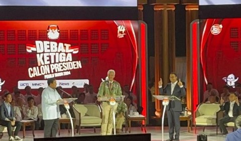 Tiga Capres, yakni Ganjar Pranowo, Prabowo Subianto, dan Anies Baswedan, tampil dalam debat ketiga Pilpres 2024, Minggu (7/1)