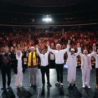 Pasangan Capres-Cawapres nomor urut 3, Ganja-Mahfud, menghadiri Perayaan Natal dan Tahun Baru (Nataru) 2024 di acara Konser Lilin Putih di Balai Sarbini, Jakarta Pusat, Rabu (3/1/2024)