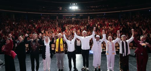 Pasangan Capres-Cawapres nomor urut 3, Ganja-Mahfud, menghadiri Perayaan Natal dan Tahun Baru (Nataru) 2024 di acara Konser Lilin Putih di Balai Sarbini, Jakarta Pusat, Rabu (3/1/2024)